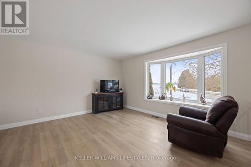 18 Hawthorn Crescent, North Middlesex (Nairn), ON - Indoor Photo Showing Living Room