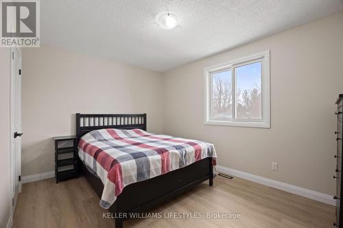 18 Hawthorn Crescent, North Middlesex (Nairn), ON - Indoor Photo Showing Bedroom