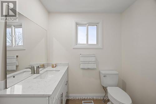 18 Hawthorn Crescent, North Middlesex (Nairn), ON - Indoor Photo Showing Bathroom