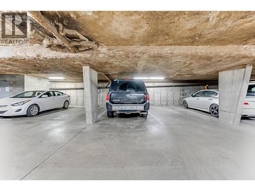 715 Leathead Road Unit# 142, Kelowna, BC - Indoor Photo Showing Garage