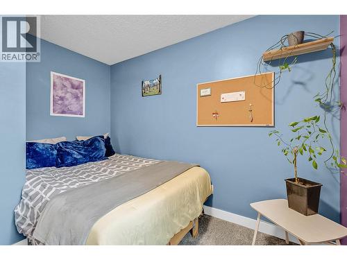 715 Leathead Road Unit# 142, Kelowna, BC - Indoor Photo Showing Bedroom