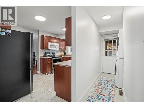 2102 41 Avenue, Vernon, BC - Indoor Photo Showing Kitchen