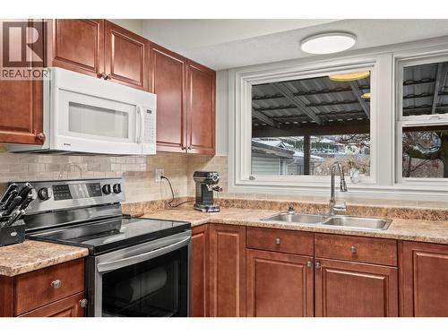 2102 41 Avenue, Vernon, BC - Indoor Photo Showing Kitchen With Double Sink