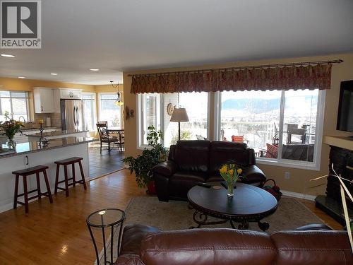 344 Mandarino Place, Williams Lake, BC - Indoor Photo Showing Living Room