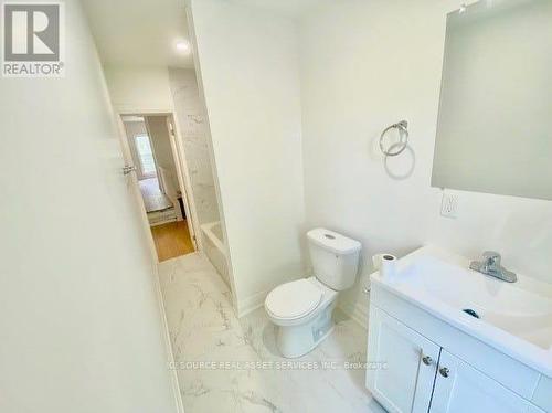 2 - 157 Huron Street, Toronto, ON - Indoor Photo Showing Bathroom