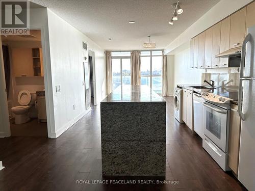 601 - 29 Singer Court, Toronto, ON - Indoor Photo Showing Kitchen