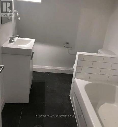 3 - 179 Markham Street, Toronto, ON - Indoor Photo Showing Bathroom