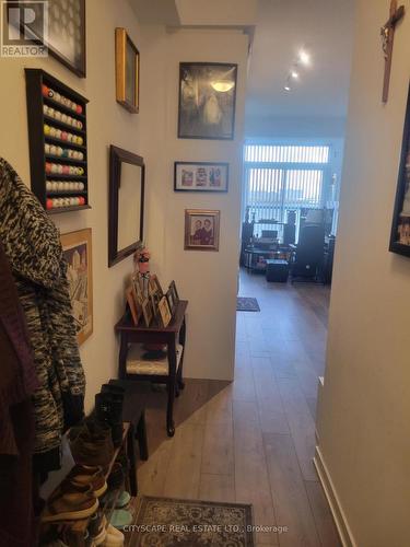 511 - 38 Honeycrisp Crescent, Vaughan, ON - Indoor Photo Showing Other Room