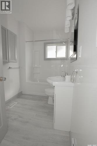 507 Toronto Street, Regina, SK - Indoor Photo Showing Laundry Room