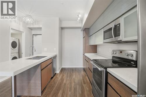 221 235 Evergreen Square, Saskatoon, SK - Indoor Photo Showing Kitchen With Double Sink