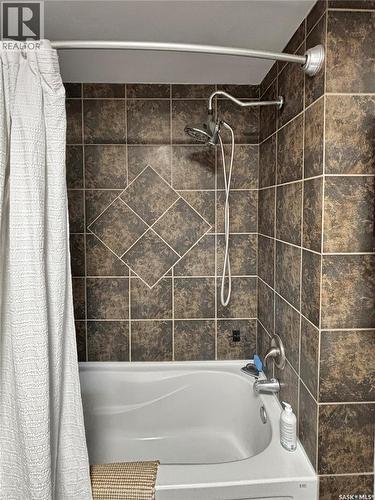 302 Persson Street, Stockholm, SK - Indoor Photo Showing Bathroom