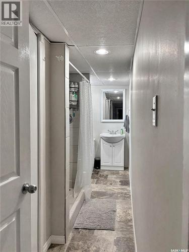 302 Persson Street, Stockholm, SK - Indoor Photo Showing Bathroom