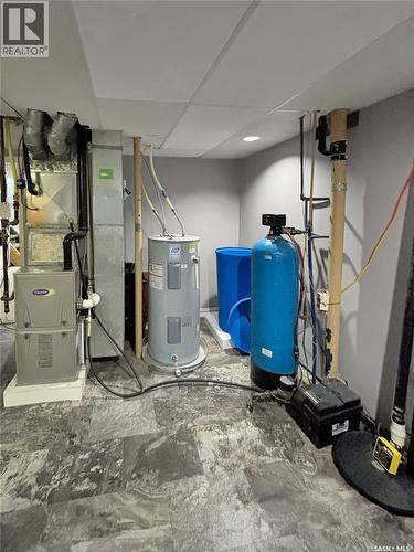 302 Persson Street, Stockholm, SK - Indoor Photo Showing Basement