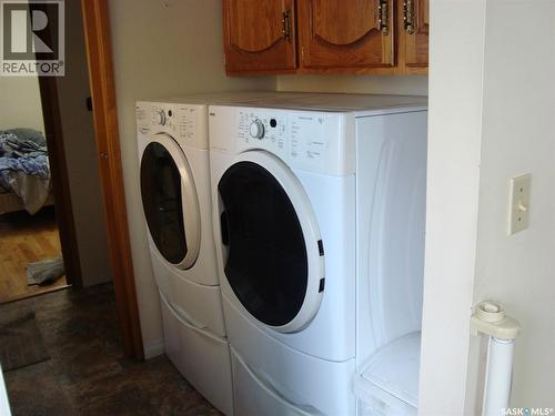 111 2Nd Street E, Kyle, SK - Indoor Photo Showing Laundry Room