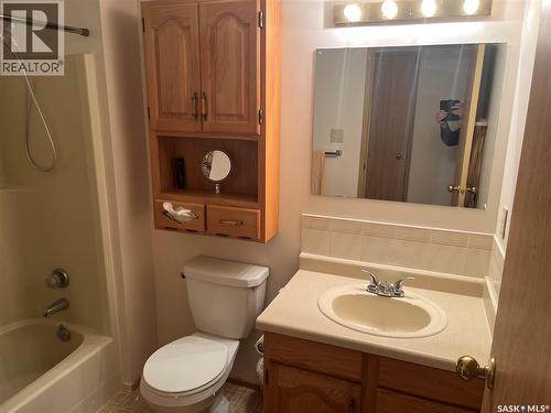 102 115 8Th Street Ne, Weyburn, SK - Indoor Photo Showing Bathroom