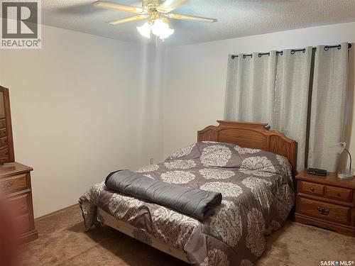 102 115 8Th Street Ne, Weyburn, SK - Indoor Photo Showing Bedroom