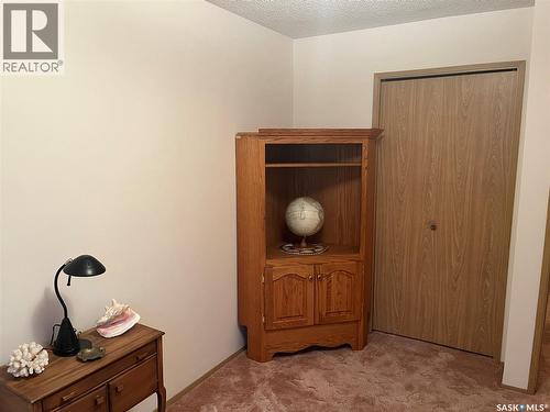 102 115 8Th Street Ne, Weyburn, SK - Indoor