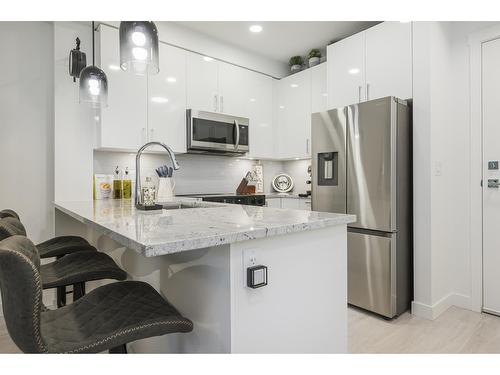 106 5504 Brydon Crescent, Langley, BC - Indoor Photo Showing Kitchen With Upgraded Kitchen