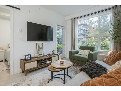 106 5504 Brydon Crescent, Langley, BC - Indoor Photo Showing Living Room