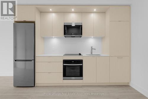 805 - 60 Central Park Roadway, Toronto, ON - Indoor Photo Showing Kitchen