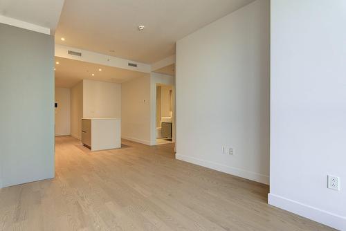 Living room - 3411-1205 Place Phillips, Montréal (Ville-Marie), QC - Indoor Photo Showing Other Room