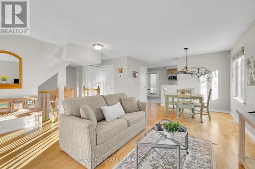4 - 577 Reardon Private, Ottawa, ON - Indoor Photo Showing Living Room