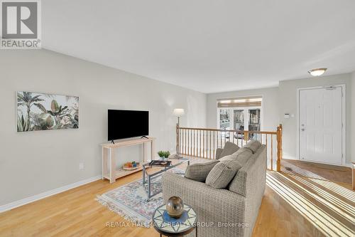 4 - 577 Reardon Private, Ottawa, ON - Indoor Photo Showing Living Room