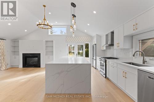 1882 Sherwood Forrest Circle, Mississauga, ON - Indoor Photo Showing Kitchen With Fireplace With Upgraded Kitchen