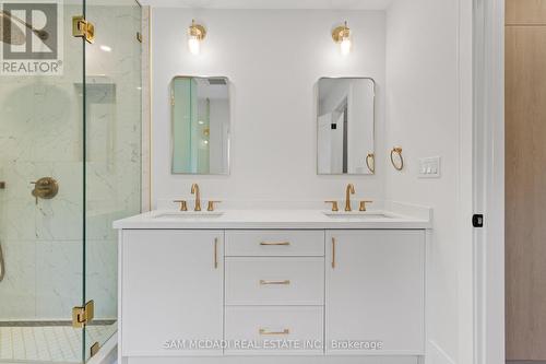 1882 Sherwood Forrest Circle, Mississauga, ON - Indoor Photo Showing Bathroom