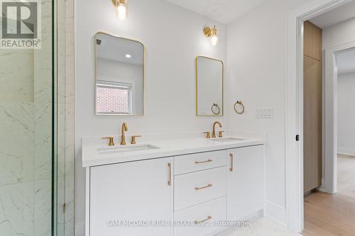 1882 Sherwood Forrest Circle, Mississauga, ON - Indoor Photo Showing Bathroom