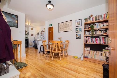 Salon - 8527  - 8533 Rue St-Dominique, Montréal (Villeray/Saint-Michel/Parc-Extension), QC - Indoor