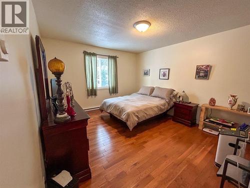 416 Sayward Avenue, Salmo, BC - Indoor Photo Showing Bedroom