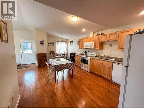 416 Sayward Avenue, Salmo, BC - Indoor Photo Showing Kitchen With Double Sink