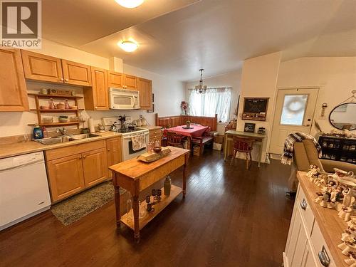 416 Sayward Avenue, Salmo, BC - Indoor Photo Showing Kitchen With Double Sink