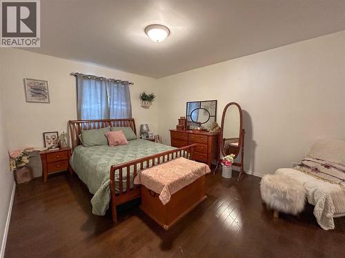 416 Sayward Avenue, Salmo, BC - Indoor Photo Showing Bedroom