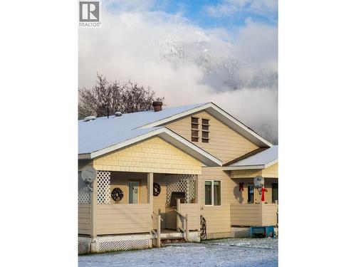 416 Sayward Avenue, Salmo, BC - Outdoor
