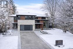 2250 CHANCERY LANE W  Oakville (Fd Ford), ON L6J 6A3