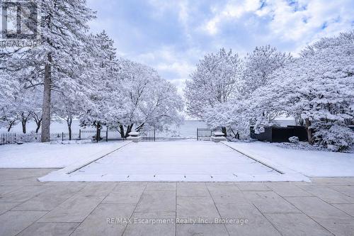 2250 Chancery Lane W, Oakville (Fd Ford), ON - Outdoor