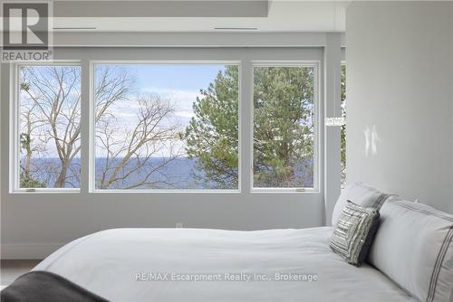 2250 Chancery Lane W, Oakville (Fd Ford), ON - Indoor Photo Showing Bedroom