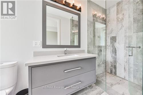 2250 Chancery Lane W, Oakville (Fd Ford), ON - Indoor Photo Showing Bathroom