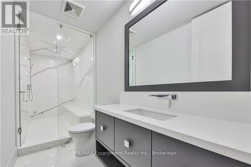 2250 Chancery Lane W, Oakville (Fd Ford), ON - Indoor Photo Showing Bathroom