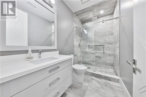 2250 Chancery Lane W, Oakville (Fd Ford), ON - Indoor Photo Showing Bathroom