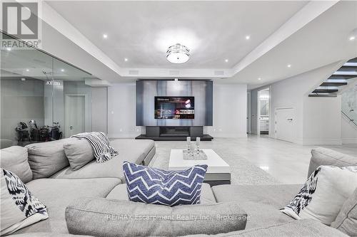 2250 Chancery Lane W, Oakville (Fd Ford), ON - Indoor Photo Showing Living Room