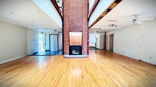 Salon - 1102 Boul. De La Salette, Saint-Jérôme, QC - Indoor With Fireplace