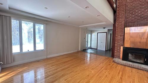 Salon - 1102 Boul. De La Salette, Saint-Jérôme, QC - Indoor With Fireplace