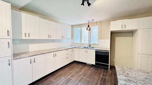 Cuisine - 1102 Boul. De La Salette, Saint-Jérôme, QC - Indoor Photo Showing Kitchen