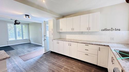 Cuisine - 1102 Boul. De La Salette, Saint-Jérôme, QC - Indoor Photo Showing Kitchen With Double Sink