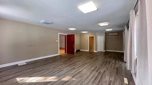 Salle familiale - 1102 Boul. De La Salette, Saint-Jérôme, QC - Indoor Photo Showing Other Room