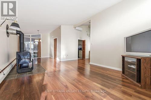 3 Newton Crescent, Deep River, ON - Indoor