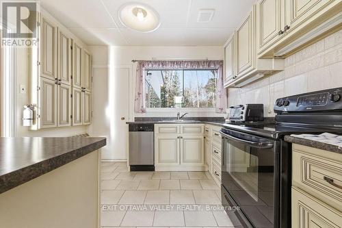 3 Newton Crescent, Deep River, ON - Indoor Photo Showing Kitchen
